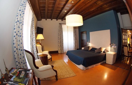 Torroella de Montgri Hotel | RVHotels Palau Lo Mirador
