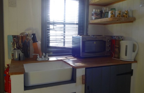 Wigton Cottage | Ryans Retreat, shepherds hut with hot tub and pet friendly close to beach and Hadrian's Wall