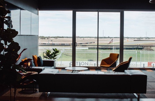 Seymour Hotel | Rydges Pit Lane Hotel