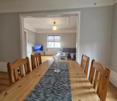 Lindesberg Apartment | Rymlig 90 kvm lägenhet i hjärtat av Lindesberg
