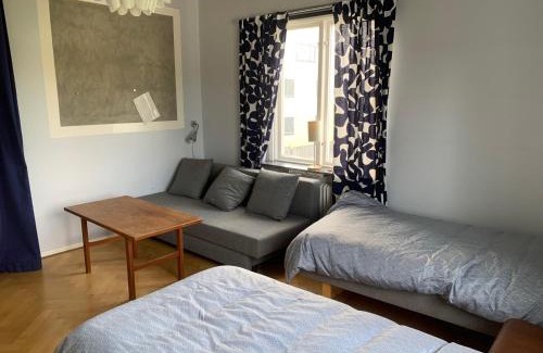 Herrang Apartment | Rymlig ljus lägenhet i lugnt område nära centrum