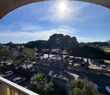 Toulon - Hyeres Apartment | Séjour au port