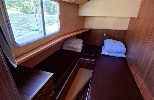 Chenille-Change Boat Rental | Séjour vintage à bord d'une péniche à Chenillé-Champteussé, 8-10 pers, grand espace extérieur - API-1-46-12