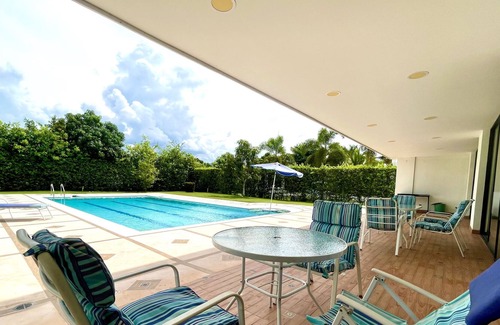 Melgar House | Súper Casa Finca Piscina Priv, Aire Acon, Wifi, TV