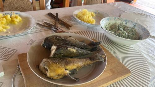 Glodowo House | Słońce i Woda - 2 domki nad brzegiem jeziora Śniardwy z własnym pomostem, zejściem do wody i przecudnym widokiem na jezioro