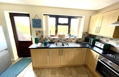 Cemaes Bay House | Sŵn y Nant Modern Coastal Cottage, Cemaes Bay, Anglesey