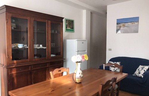 Posada Apartment | S'Apposentu-Casa l'Olivastro. 100 sqm garden with outdoor shower and barbecue.