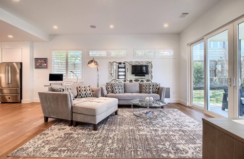 South Lamar House | S. Lamar - Displaced Local Residents, Remodels, Relocations & Waiting To Buy!