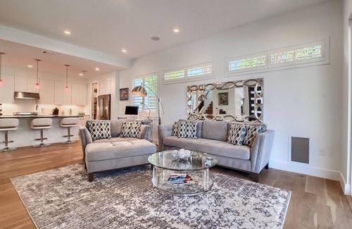 South Lamar House | S. Lamar - Displaced Local Residents, Remodels, Relocations & Waiting To Buy!