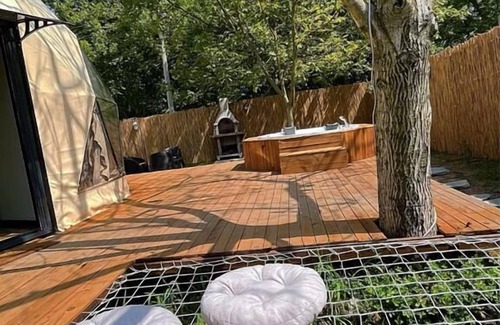 Yanik Ski Chalet | S More