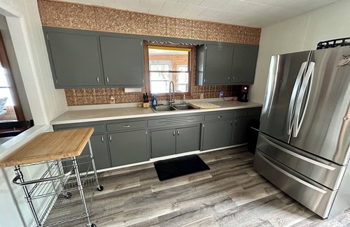 Detroit Lakes Cottage | S Side Lake Melissa ~ Flat Lot ~ Heart of DL Lakes Country ~ Sunroom ~ Sandy