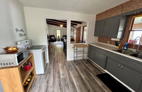 Detroit Lakes Cottage | S Side Lake Melissa ~ Flat Lot ~ Heart of DL Lakes Country ~ Sunroom ~ Sandy