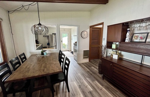 Detroit Lakes Cottage | S Side Lake Melissa ~ Flat Lot ~ Heart of DL Lakes Country ~ Sunroom ~ Sandy