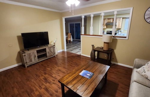 Scottsboro House | S2. Lakeside home in Historic Scottsboro
