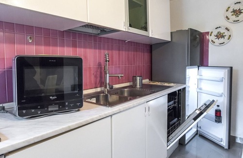 Sirolo Apartment | S278 – Sirolo, portion of a three-room villa, with garden overlooking the sea