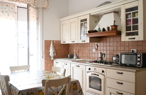 Sirolo Apartment | S348 – Sirolo, delightful three-room apartment with outdoor courtyard