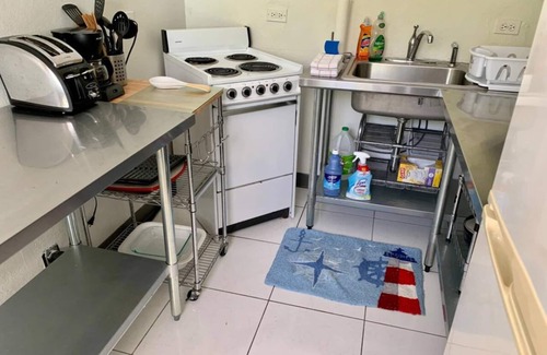 West Bay Apartment | S4 BP Steps to Beach Free Upgrade Stay 30 Oct