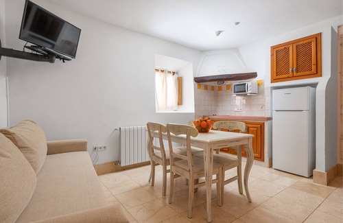 Vilafranca de Bonany Apartment | SA FRANQUESA VELLA - FERRAN MALFERIT - Beautiful private apartment in agritourism