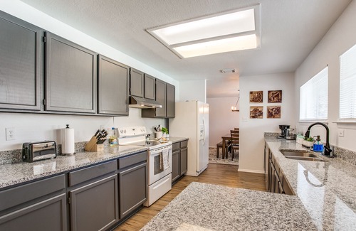 West San Antonio House | SA Jewel! Wfall Pool, Solar! Fire P, SeaW, Fies5