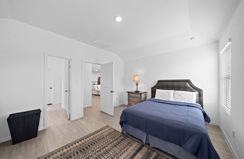 Southside House | SA Rancho La Mission Getaway | Wi-Fi | Yard | BBQ