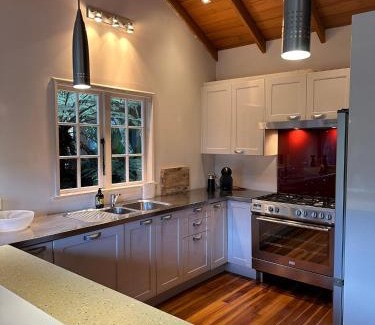 Omiha House | Sabbaticus 3 Bed Waiheke Escape