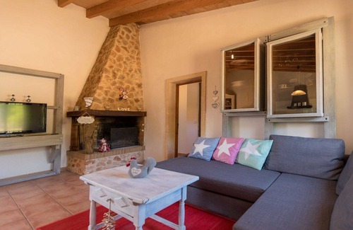 Llubi House | SaCabanya - Quaint little house with pool