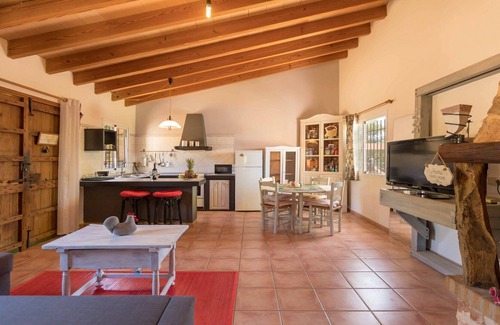 Llubi House | SaCabanya - Quaint little house with pool