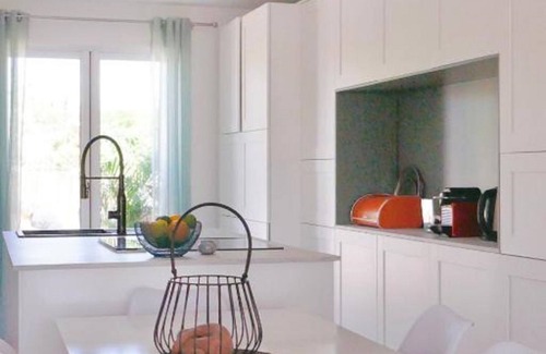 Lunel Villa | Sacré Cœur D'Ambrussum