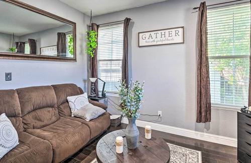 Regency Park House | Sacramento Getaway ~ 10 Mi to Dtwn!