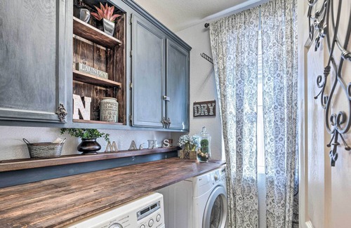 Regency Park House | Sacramento Getaway ~ 10 Mi to Dtwn!