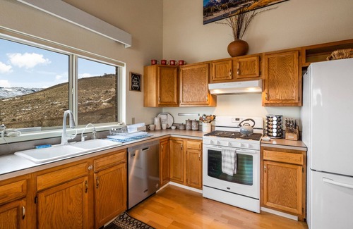 Gardiner House | Saddle Ridge Retreat - your rustic Yellowstone getaway