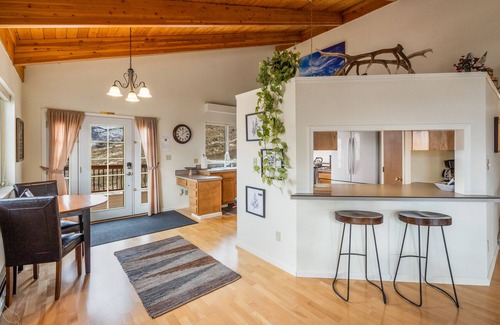 Gardiner House | Saddle Ridge Retreat - your rustic Yellowstone getaway
