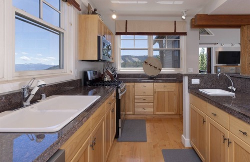 Saddle Ridge House | Saddle Ridge U2- Ski-in/out Luxury w/2 King Suites, Privacy, Mtn Views, Hot Tub