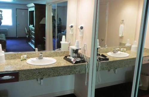Pahrump Hotel | Saddle West Hotel and Casino and RV Park