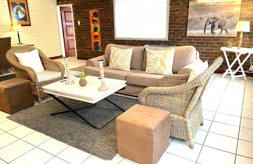 Kempton Park House | Safari Club SA