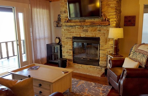 Battiest Cottage | Safari on Glover River With Private Riverfront Access and Hot Tub by Redawning