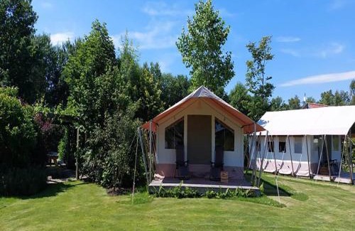 Twijzel Other | Safari Tent in Friesland near Nature, cleaning included