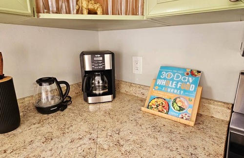 Terrace Park House | Safari Vibes - 1 mi from Busch Gardes - Sleeps 6, USF & Hard Roc.