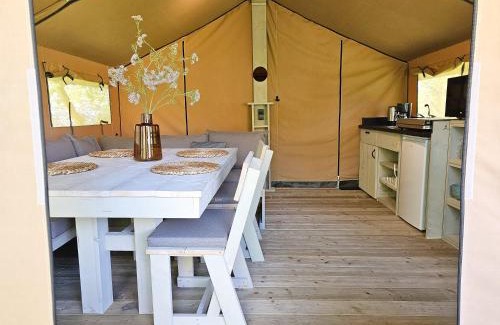 Aagtekerke Other | Safaritent met privé sanitair in hoofdgebouw