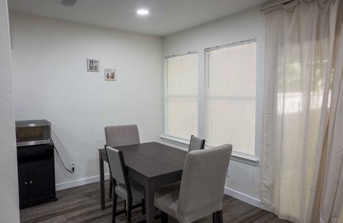 South Manchaca House | Safe and Quiet Neighborhood, Close to Downtown Austin!