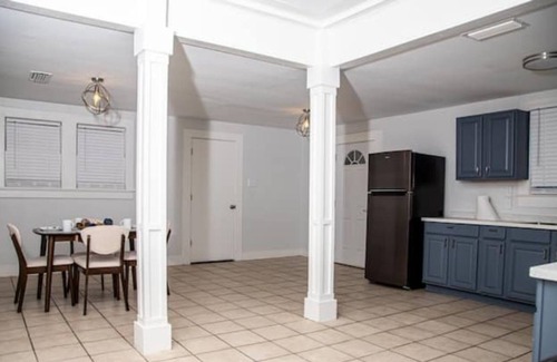 College Park House | Safe, Clean, Comfort, and pet friendly near University of South Alabama!