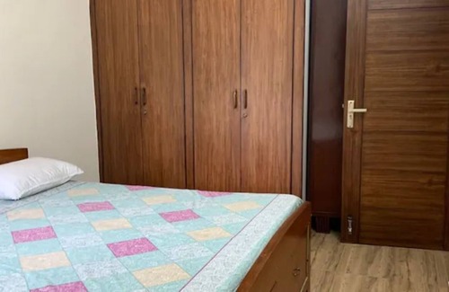 Mayur Vihar Phase 1 Apartment | Safe home stay near central Delhi and south Delhi