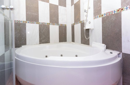 San Francisco-Ribera House | Safestay Cordoba Mezquita Catedral