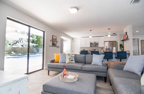 Safety Harbor House | SAFETY HARBOR 1 LEVEL 5 BEDROOM 3 BATH POOL HOME