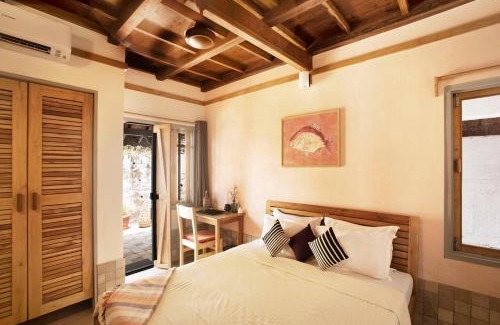 Guhagar Villa | SaffronStays Crescent Bay, Palshet