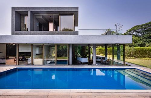 Alibaug Villa | SaffronStays Glasshouse 91