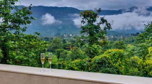 Karjat Villa | SaffronStays Roman Holiday