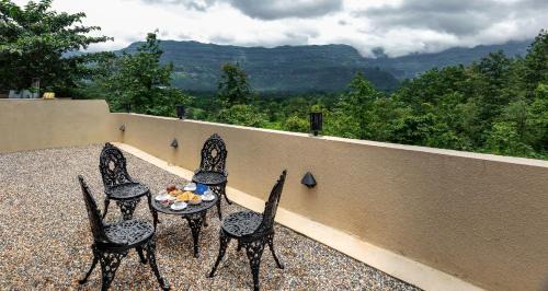 Karjat Villa | SaffronStays Roman Holiday