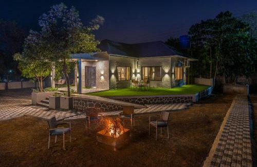 Khodala Villa | SaffronStays Sienna, Kasara