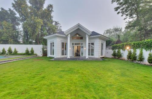 Jawhar Villa | SaffronStays White Pearl